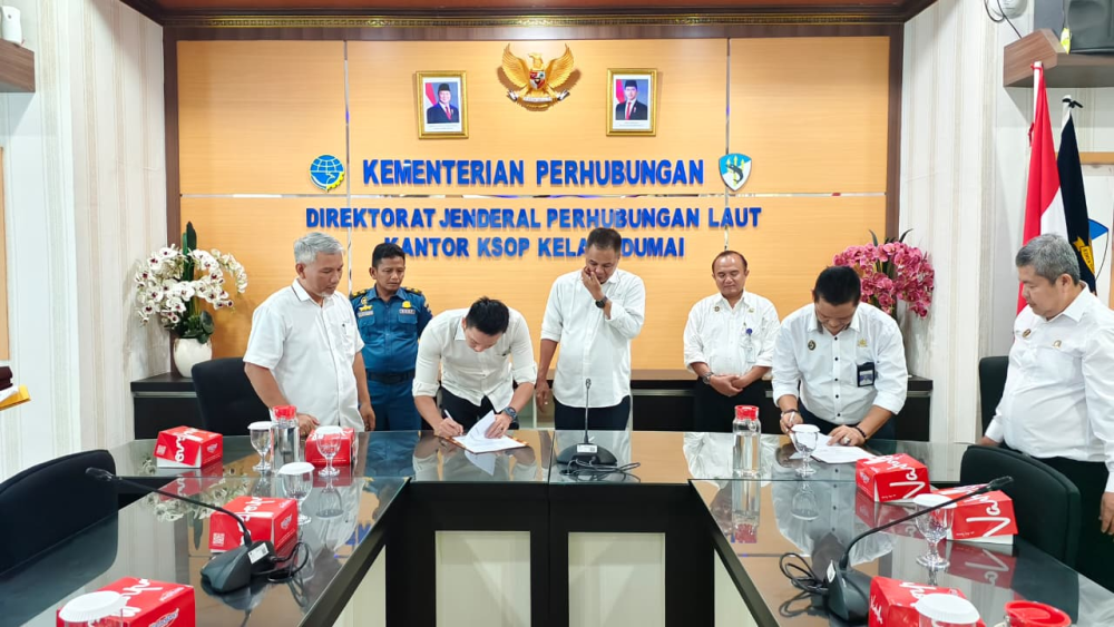 Penandatanganan Adendum Perjanjian Kerja Sama Antara Kantor Kesyahbandaran dan Otoritas Pelabuhan Kelas I Dumai dengan PT. Kawasan Industri Dumai Tentang Penggunaan Perairan di Terminal Khusus PT. Kawasan Industri Dumai