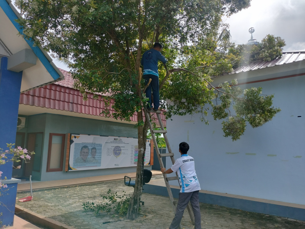 Aksi Bersih Lingkungan Warnai Semangat Harhubnas 2025