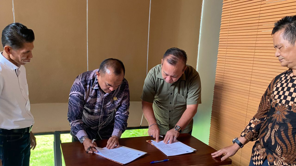 Penandatanganan Adendum Perjanjian Kerja Sama Antara Kantor Kesyahbandaran dan Otoritas Pelabuhan Kelas I Dumai dengan PT Pacific Indopalm Industries Tentang Penggunaan Perairan di Terminal Khusus PT Pacific Indopalm Industries