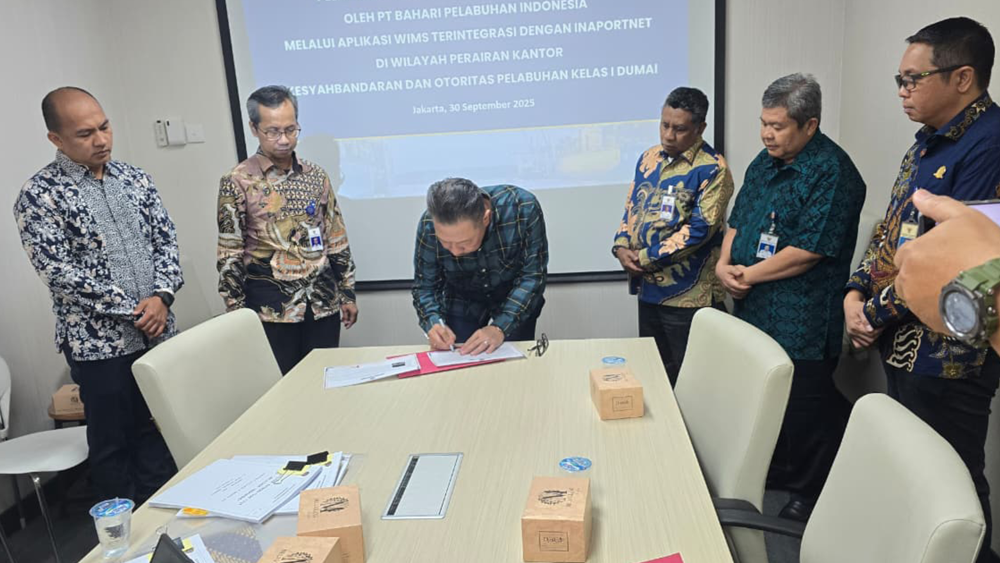 KANTOR KSOP KELAS I DUMAI MENGHADIRI KEGIATAN PENANDATANGANAN BERITA ACARA DAN PAKTA INTEGRITAS PELAYANAN PEMANDUAN DAN PENUNDAAN KAPAL OLEH PT BAHARI PELABUHAN INDONESIA DI GEDUNG KARYA KEMENTERIAN PERHUBUNGAN