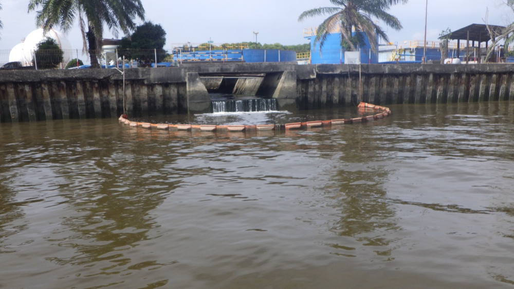 KANTOR KSOP KELAS I DUMAI MENDAMPINGI  TIM DIREKTORAT KPLP MELAKSANAKAN VERIFIKASI LAPANGAN PEMENUHAN PERSYARATAN PENANGGULANGAN PENCEMARAN  PT KILANG PERTAMINA INTERNASIONAL RU II DUMAI