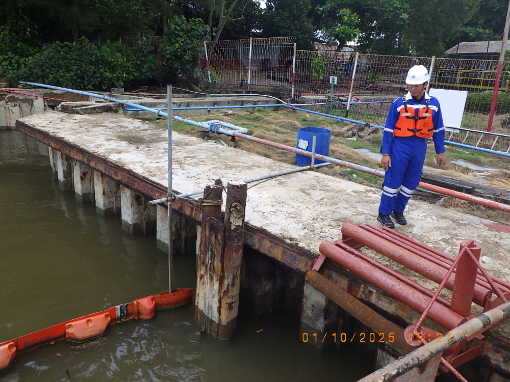 KANTOR KSOP KELAS I DUMAI MENDAMPINGI  TIM DIREKTORAT KPLP MELAKSANAKAN VERIFIKASI LAPANGAN PEMENUHAN PERSYARATAN PENANGGULANGAN PENCEMARAN  PT KILANG PERTAMINA INTERNASIONAL RU II DUMAI