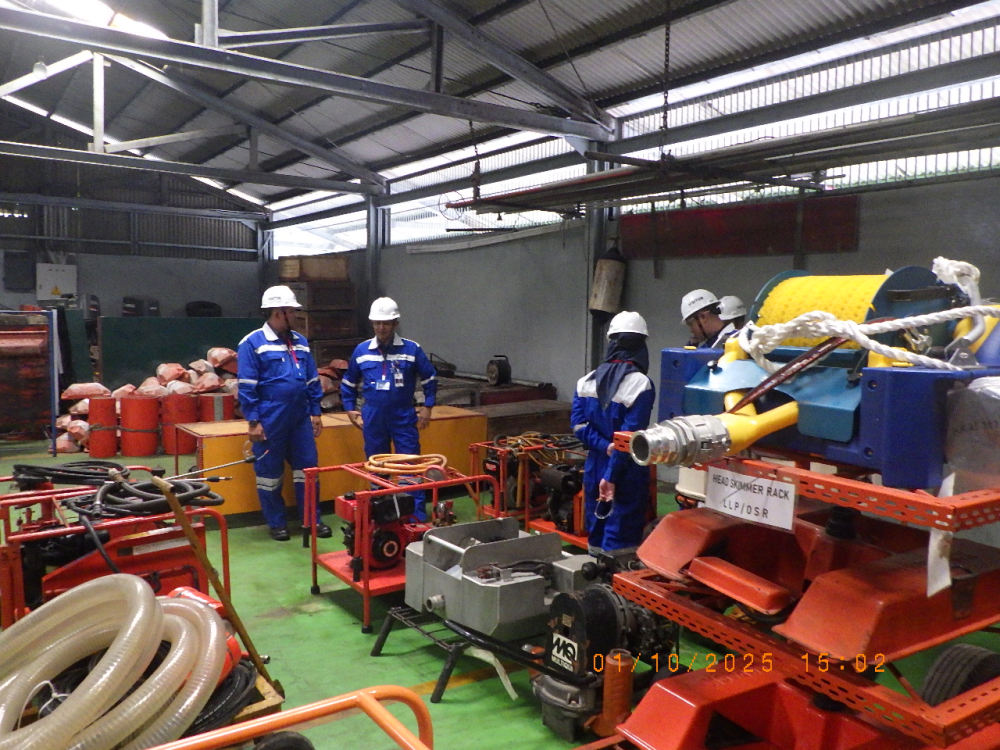 KANTOR KSOP KELAS I DUMAI MENDAMPINGI  TIM DIREKTORAT KPLP MELAKSANAKAN VERIFIKASI LAPANGAN PEMENUHAN PERSYARATAN PENANGGULANGAN PENCEMARAN  PT KILANG PERTAMINA INTERNASIONAL RU II DUMAI
