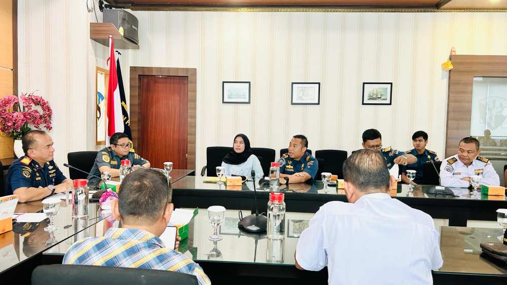 Kantor Kesyahbandaran dan Otoritas Pelabuhan Kelas I Dumai melakukan Kegiatan  Penyerahan Surat Keterangan Penunjukan Petugas Pandu kepada PT. Pelabuhan Indonesia (Persero) Regional 1 Dumai