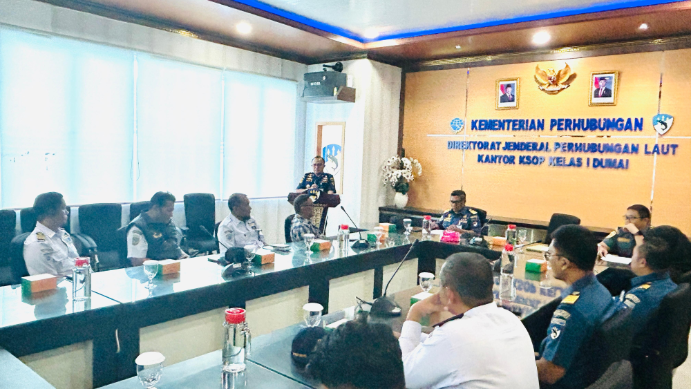 Kantor Kesyahbandaran dan Otoritas Pelabuhan Kelas I Dumai melakukan Kegiatan  Penyerahan Surat Keterangan Penunjukan Petugas Pandu kepada PT. Pelabuhan Indonesia (Persero) Regional 1 Dumai