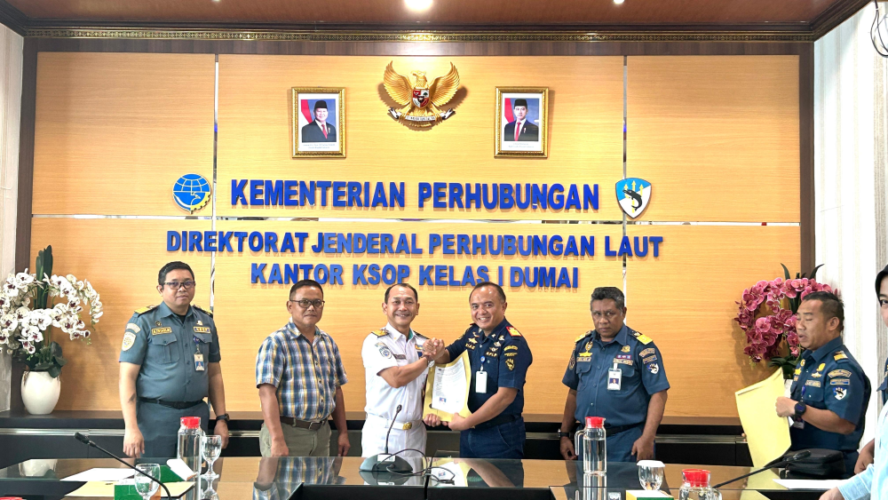 Kantor Kesyahbandaran dan Otoritas Pelabuhan Kelas I Dumai melakukan Kegiatan  Penyerahan Surat Keterangan Penunjukan Petugas Pandu kepada PT. Pelabuhan Indonesia (Persero) Regional 1 Dumai