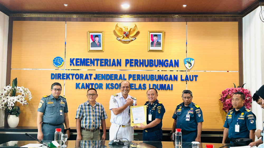 Kantor Kesyahbandaran dan Otoritas Pelabuhan Kelas I Dumai melakukan Kegiatan  Penyerahan Surat Keterangan Penunjukan Petugas Pandu kepada PT. Pelabuhan Indonesia (Persero) Regional 1 Dumai