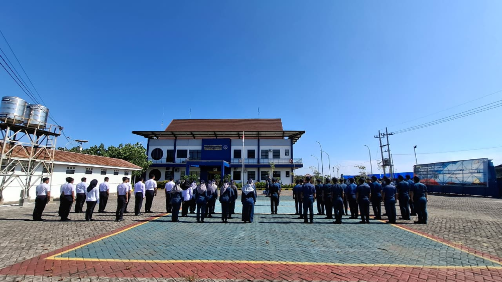 Kepala KSOP Kelas IV Probolinggo tekankan Pegawai ASN agar selalu berdisiplin, teliti, dan tidak sembrono.