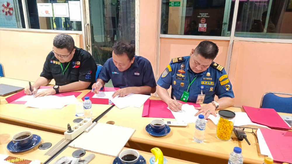 KANTOR KSOP KELAS I DUMAI MELAKUKAN PENDAMPINGAN DALAM RANGKA TINDAK LANJUT PENILAIAN PERSYARATAN PENANGGULANGAN PENCEMARAN, YANG DILAKUKAN OLEH DIREKTORAT KPLP DI TERSUS PT SEMEN PADANG - UNIT PABRIK DUMAI