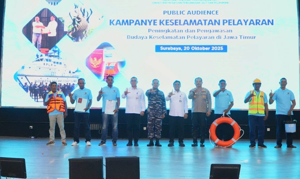 Kemenhub Bagikan 1.057 Life Jacket dan Terbitkan 2.120 E-Pass Kecil di Wilayah Jawa Timur