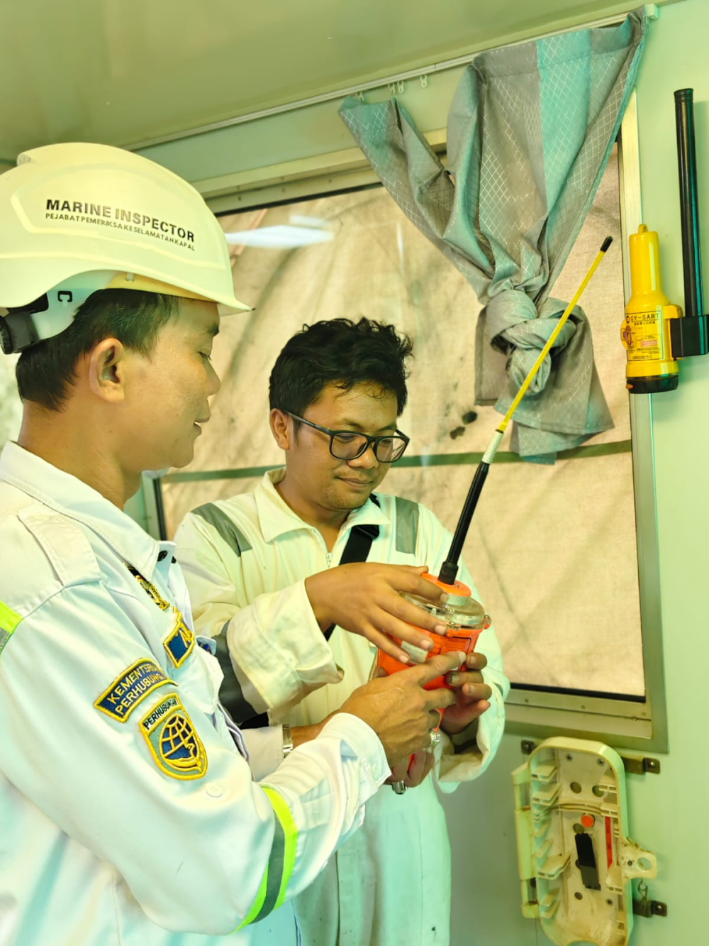“Pemeriksaan Kapal ASD WEDA di Ujung Piring, Petugas Temukan Alat Keselamatan Tidak Berfungsi dan Rekomendasikan Perbaikan Segera”