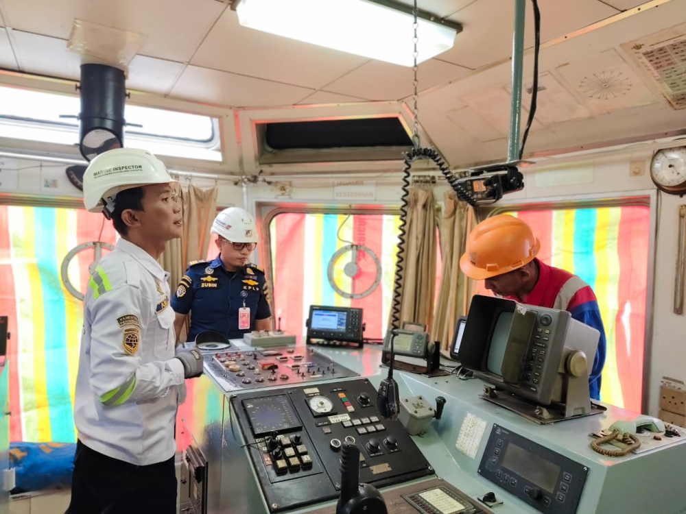 Pemeriksaan TB Patra Tunda 3002: Marine Inspector Bersama Petugas Wilker Ujung Piring Kantor UPP Telaga Biru Pastikan Keselamatan Pelayaran Tetap Nomor Satu