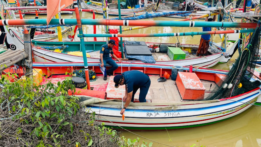 Sebanyak 35 kapal berhasil diukur dan 27 kapal diverifikasi serta di-endorsement Pas Kecil oleh Tim Ahli Ukur Kapal (AUK) Kantor UPP Kelas III Telaga Biru di wilayah Tamberu dan Pasean,