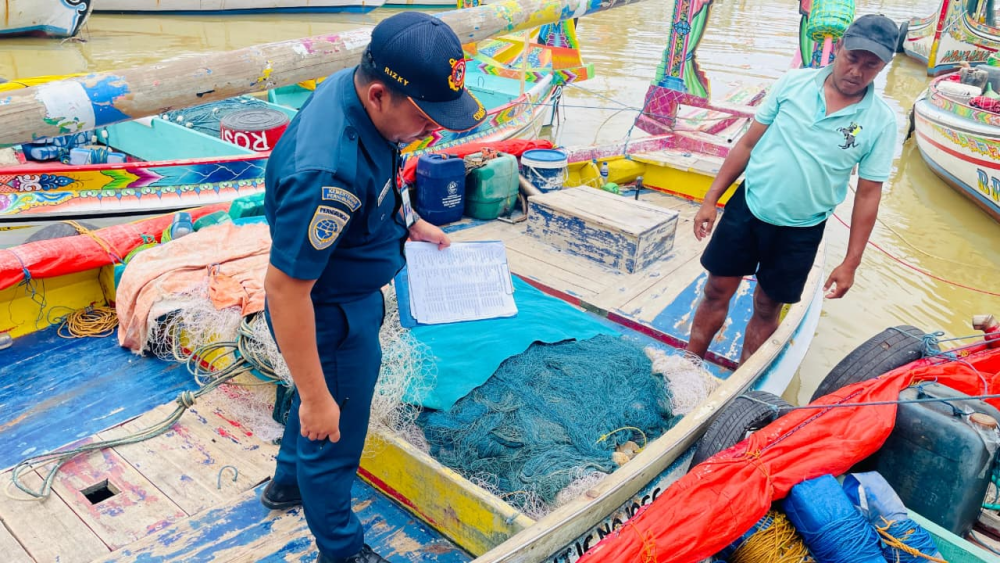 Sebanyak 35 kapal berhasil diukur dan 27 kapal diverifikasi serta di-endorsement Pas Kecil oleh Tim Ahli Ukur Kapal (AUK) Kantor UPP Kelas III Telaga Biru di wilayah Tamberu dan Pasean,