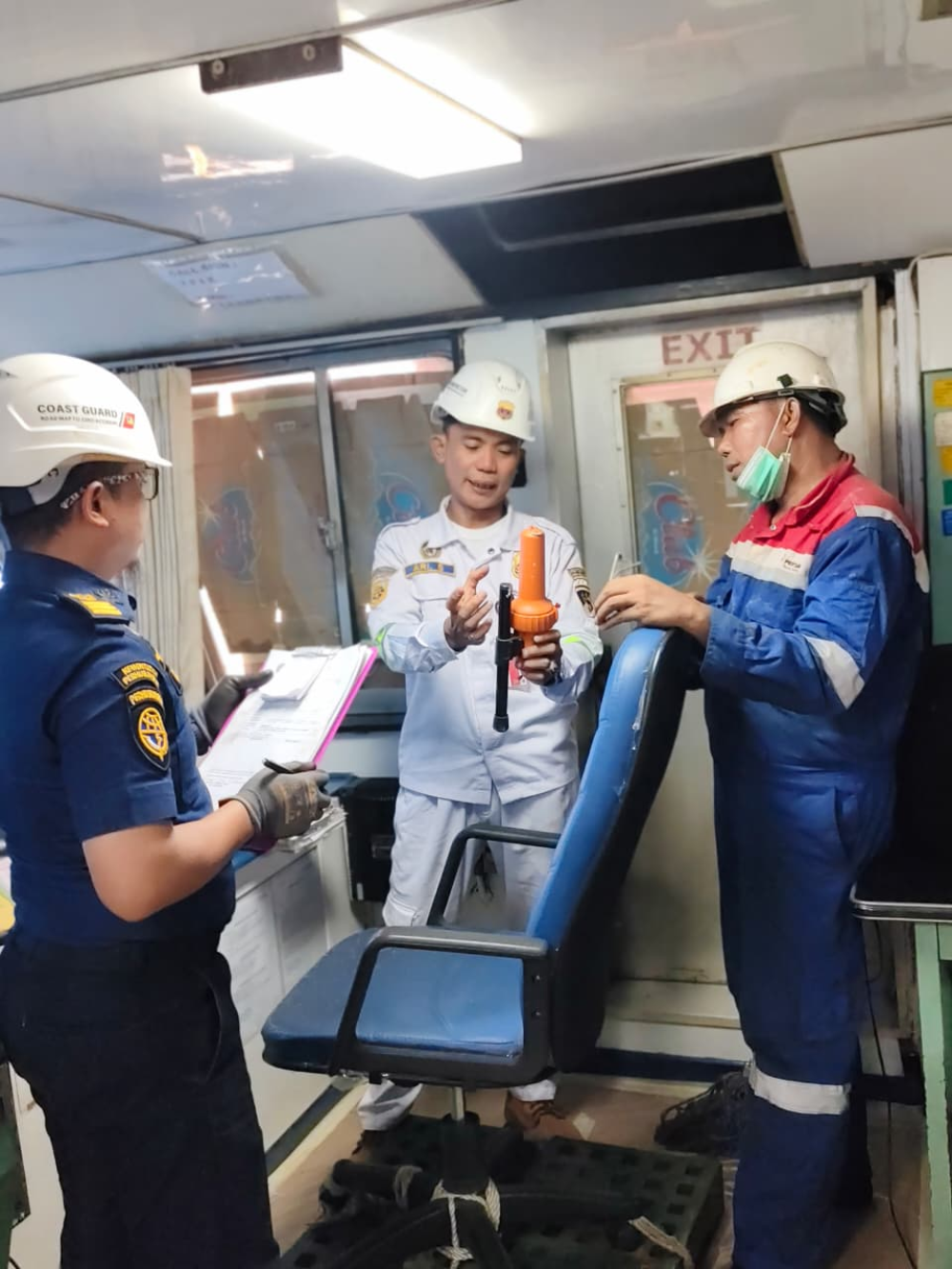 "Langkah Proaktif Menuju Keselamatan Pelayaran: Marine Inspector dan Petugas Wilker Ujung Piring Kantor UPP Telaga Biru Laksanakan Pemeriksaan Kapal TB Balongan I"