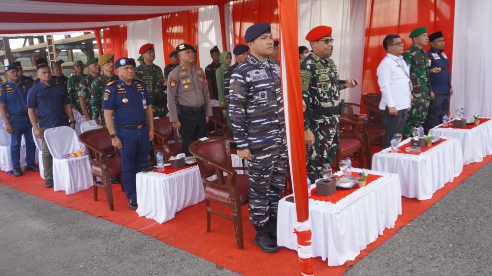 KEPALA KANTOR KSOP KELAS I DUMAI MENGHADIRI UPACARA PENYAMBUTAN PURNA TUGAS SATGAS PAMTAS STATIS RI - PNG BATALYON INFANTERI 131/BRAJA SAKTI TAHUN ANGGARAN 2024 - 2025 DI DERMAGA C PELABUHAN PT PELINDO REGIONAL 1 DUMAI