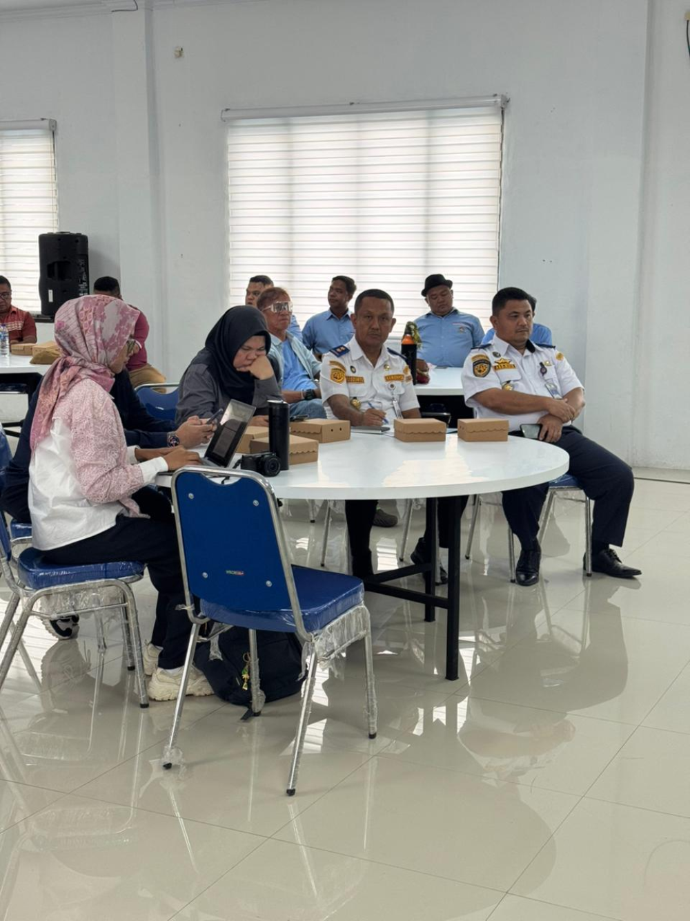 Mengikuti Diskusi Pemangku Kepentingan Tata Kelola Perikanan Tangkap di Sulawesi Utara