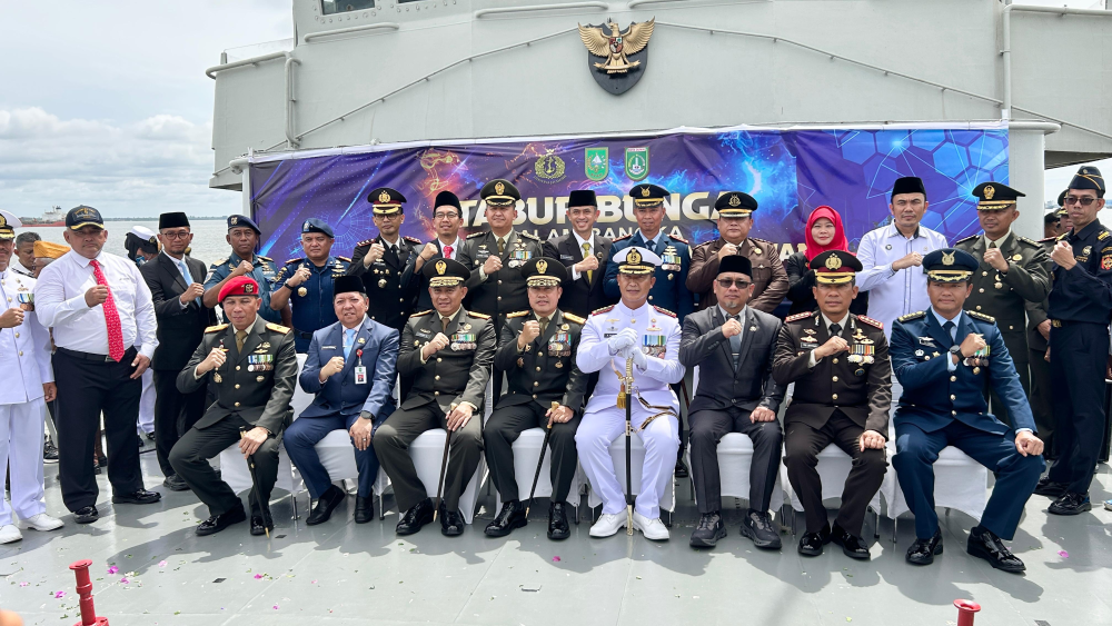 KEPALA KANTOR KSOP KELAS I DUMAI MENGIKUTI UPACARA TABUR BUNGA DI LAUT DALAM RANGKA MEMPERINGATI HARI PAHLAWAN TAHUN 2025