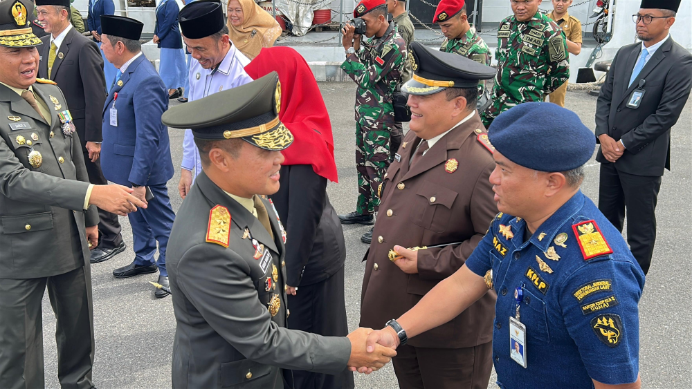 KEPALA KANTOR KSOP KELAS I DUMAI MENGIKUTI UPACARA TABUR BUNGA DI LAUT DALAM RANGKA MEMPERINGATI HARI PAHLAWAN TAHUN 2025