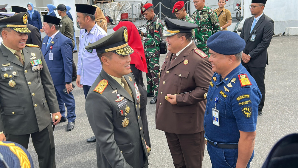 KEPALA KANTOR KSOP KELAS I DUMAI MENGIKUTI UPACARA TABUR BUNGA DI LAUT DALAM RANGKA MEMPERINGATI HARI PAHLAWAN TAHUN 2025