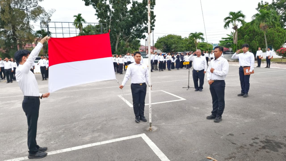 UPACARA BENDERA DALAM RANGKA MEMPERINGATI HARI PAHLAWAN TAHUN 2025 DI KANTOR KSOP KELAS I DUMAI
