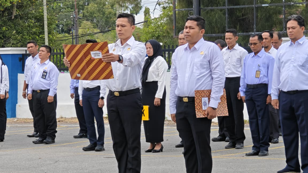 UPACARA BENDERA DALAM RANGKA MEMPERINGATI HARI PAHLAWAN TAHUN 2025 DI KANTOR KSOP KELAS I DUMAI