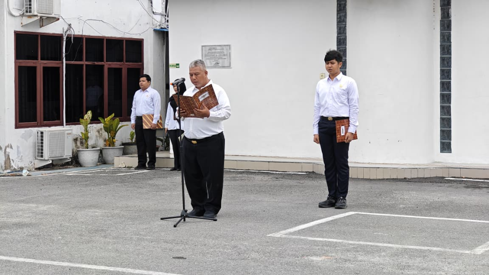 UPACARA BENDERA DALAM RANGKA MEMPERINGATI HARI PAHLAWAN TAHUN 2025 DI KANTOR KSOP KELAS I DUMAI
