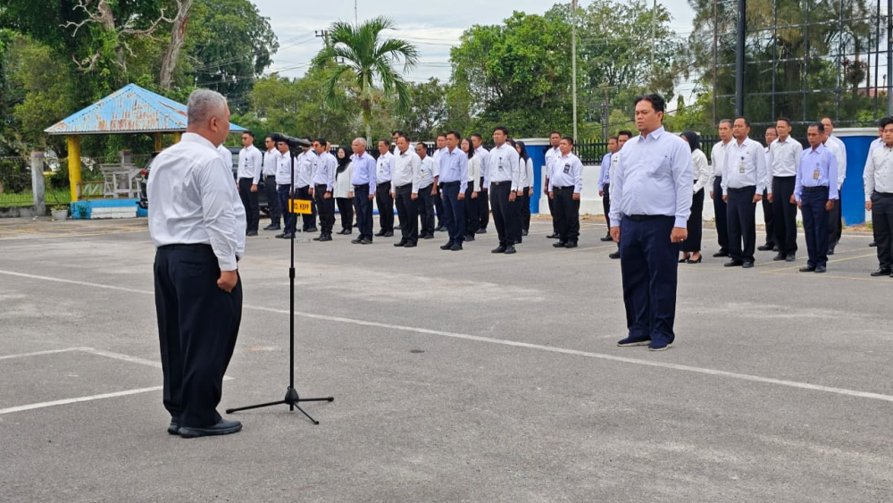 UPACARA BENDERA DALAM RANGKA MEMPERINGATI HARI PAHLAWAN TAHUN 2025 DI KANTOR KSOP KELAS I DUMAI