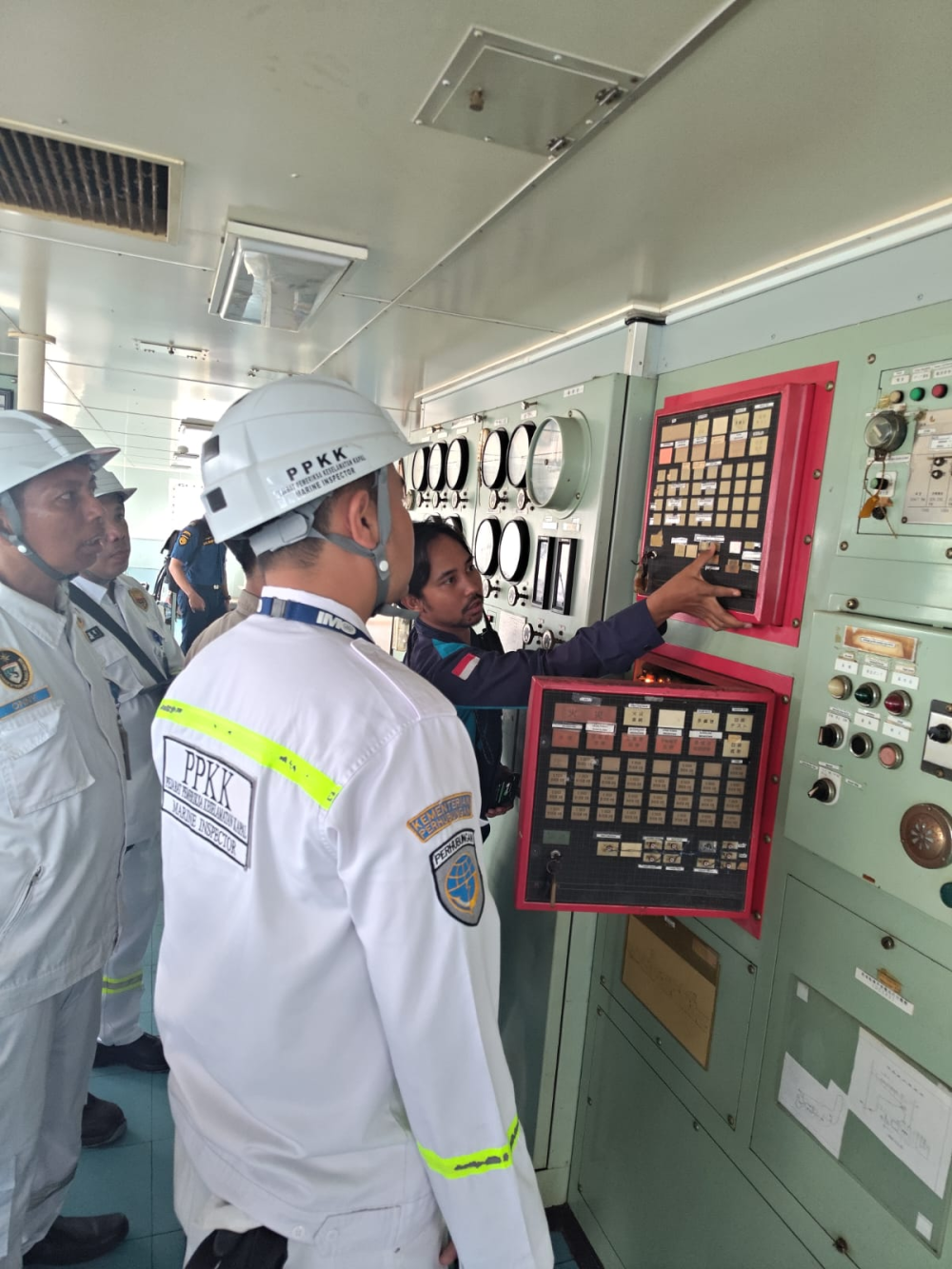 Pastikan Aspek Keselamatan Kapal, Kemenhub Lakukan Uji Petik Kapal Penumpang di Pelabuhan Banyuwangi