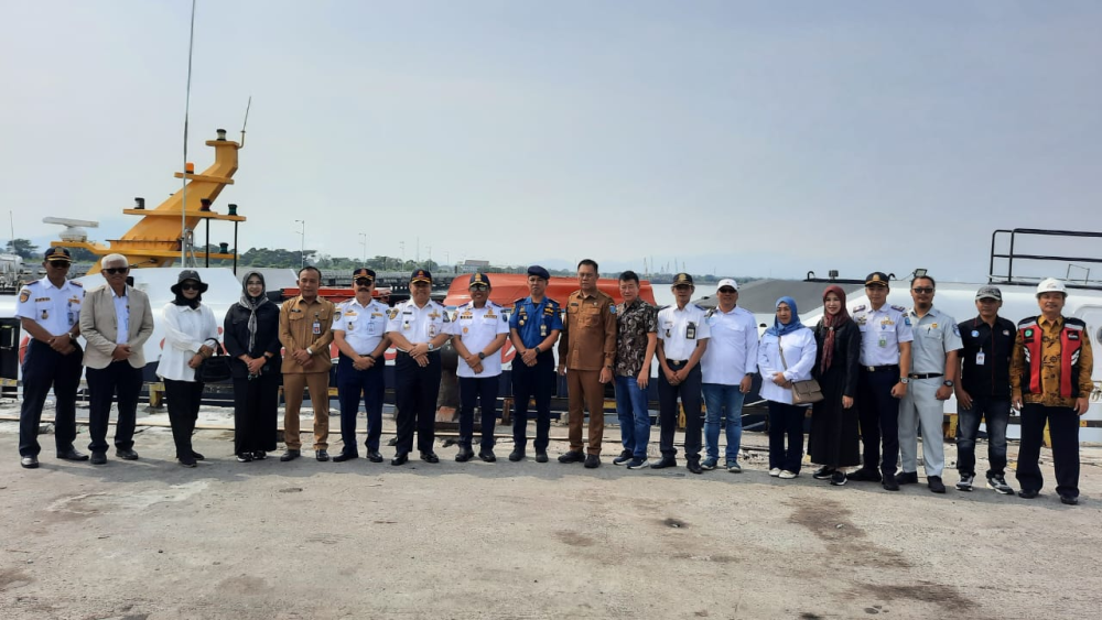 Kapal Cepat Trans Laut Jatim Masuk Pelabuhan Probolinggo, Waktu Tempuh Probolinggo – Branta, Pamekasan Hanya Tiga Setengah Jam.