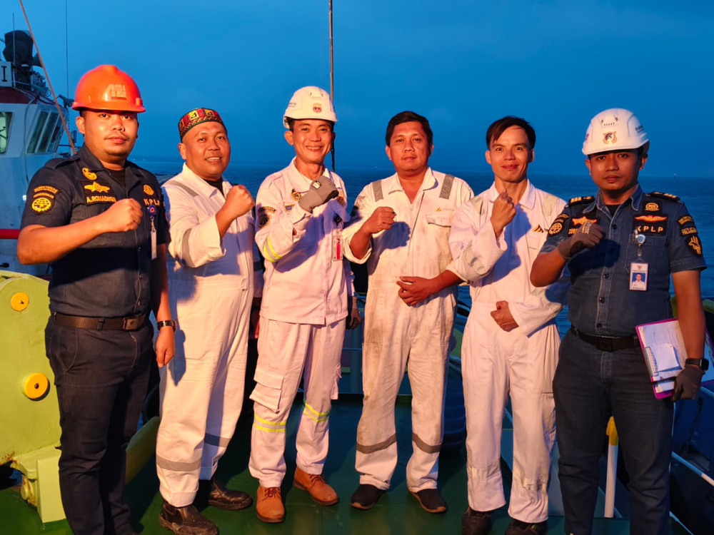 “Pastikan Kapal Siap Beroperasi, Syahbandar Laksanakan Pemeriksaan Menyeluruh TB Weda KTP 06 di Dock Adiluhung