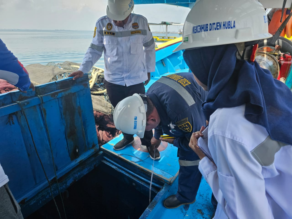 Giat Pelayanan Jemput Bola KSOP Kelas IV Probolinggo “Jebol Dokumen” Kapal Perikanan Di Pulau Gili Ketapang, Kabupaten Probolinggo.