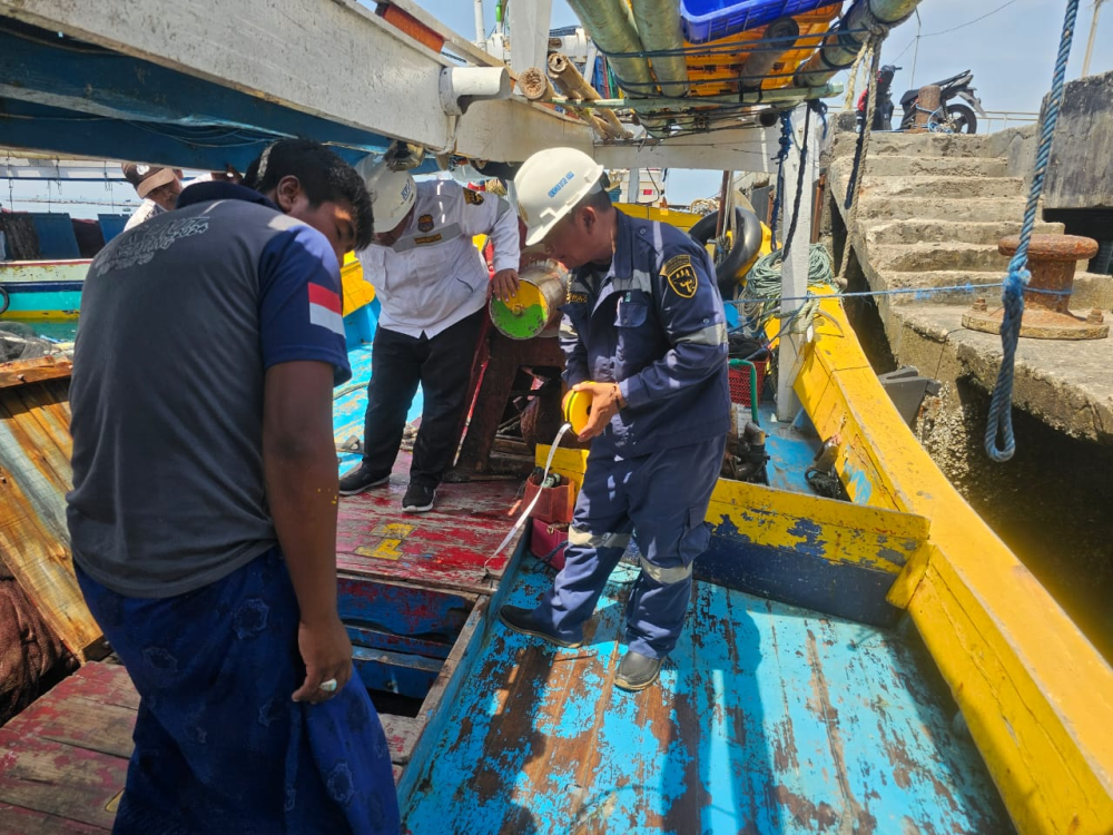 Giat Pelayanan Jemput Bola KSOP Kelas IV Probolinggo “Jebol Dokumen” Kapal Perikanan Di Pulau Gili Ketapang, Kabupaten Probolinggo.