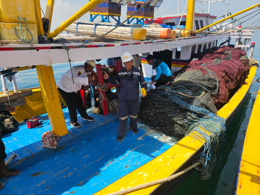 Giat Pelayanan Jemput Bola KSOP Kelas IV Probolinggo “Jebol Dokumen” Kapal Perikanan Di Pulau Gili Ketapang, Kabupaten Probolinggo.