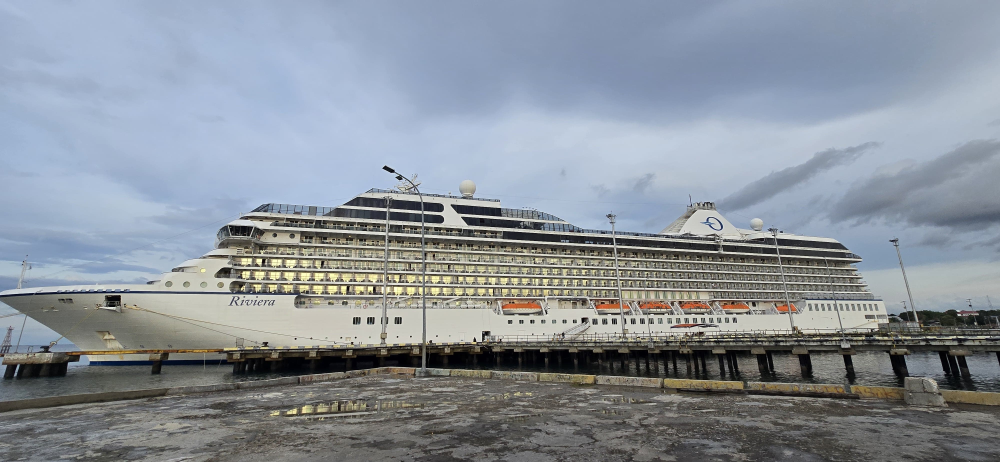 Kapal Cruise Raksasa 230 Meter Singgahi Pelabuhan Waingapu: Dorong Pariwisata dan Ekonomi Sumba Timur