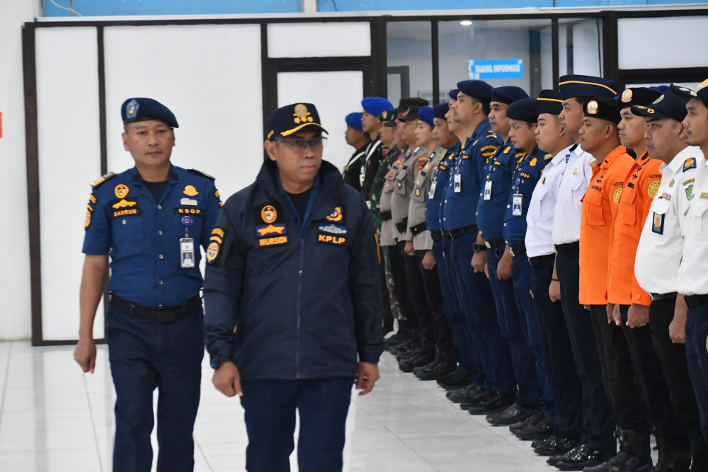 Pelepasan Ban Lengan Tandai Berakhirnya Penyelenggaraan Posko Nataru 2025 di Pelabuhan Samarinda