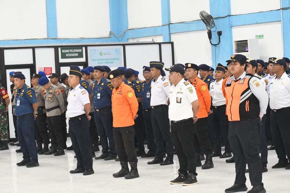Pelepasan Ban Lengan Tandai Berakhirnya Penyelenggaraan Posko Nataru 2025 di Pelabuhan Samarinda