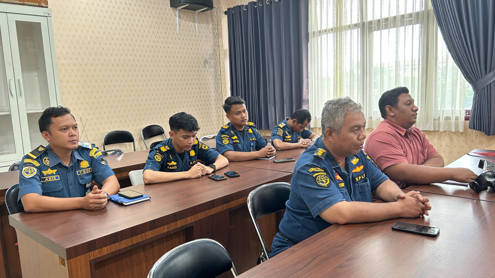 Penetapan Standar Kinerja Pelayanan Operasional Jasa Pemanduan dan Penundaan Kapal PT Pelabuhan&nbsp;Tiga&nbsp;bersaudara