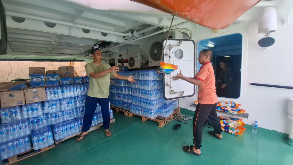 KEMENHUB KERAHKAN 4 KAPAL KPLP SALURKAN BANTUAN LOGISTIK UNTUK KORBAN BENCANA DI SUMATERA