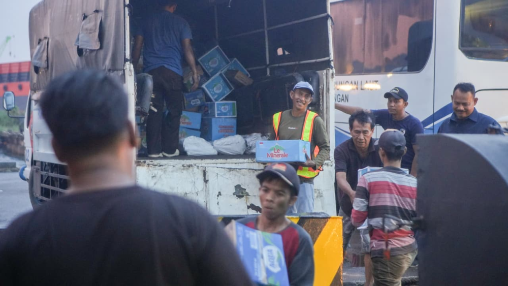 KEMENHUB KERAHKAN 4 KAPAL KPLP SALURKAN BANTUAN LOGISTIK UNTUK KORBAN BENCANA DI SUMATERA