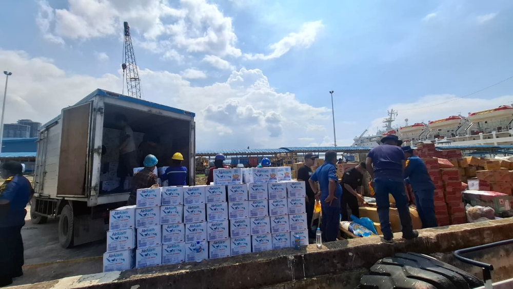 KEMENHUB KERAHKAN 4 KAPAL KPLP SALURKAN BANTUAN LOGISTIK UNTUK KORBAN BENCANA DI SUMATERA