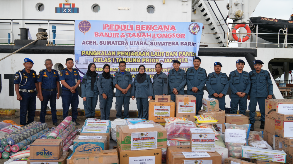 Pendistribusian Logistik ke kapal Negara KN. Trisula-P.111 Untuk Korban Banjir dan Tanah Longsor di Wilayah Sumatera.