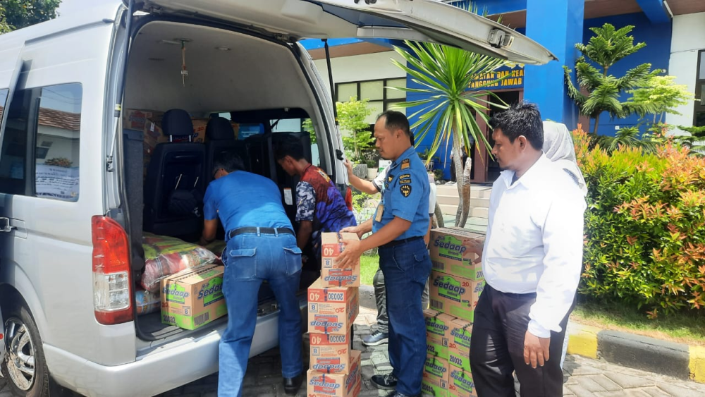 KSOP Kelas IV Probolinggo Mengirimkan Bantuan Logistik untuk Korban Banjir Aceh, Sumatera Utara, Dan Sumatera Barat