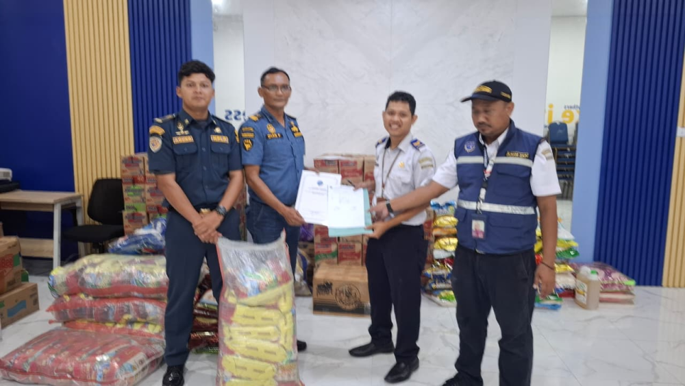 KSOP Kelas IV Probolinggo Mengirimkan Bantuan Logistik untuk Korban Banjir Aceh, Sumatera Utara, Dan Sumatera Barat