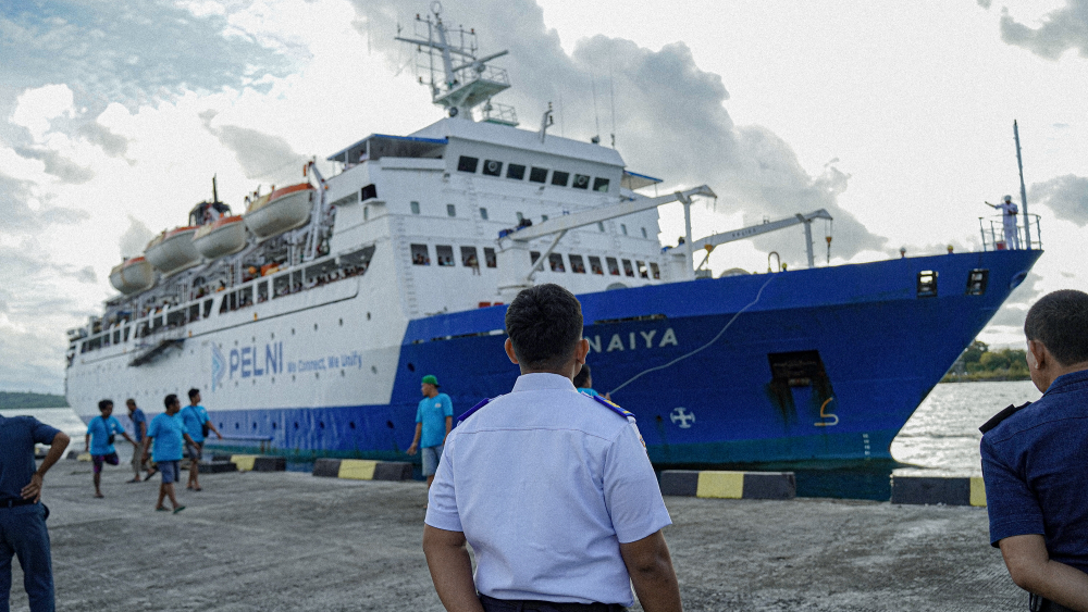 KSOP Kelas IV Garongkong Lakukan Pengawasan KM. Binaiya dan Persiapan Posko Angkutan Laut Natal 2025 dan Tahun Baru 2026 di Pelabuhan Awerange