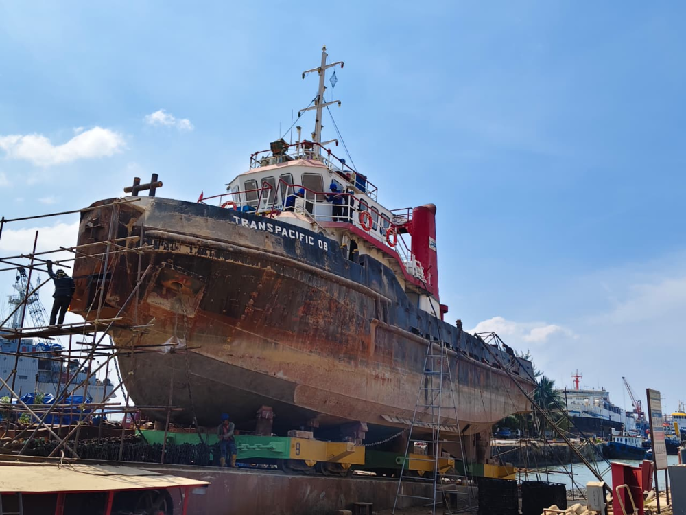 Pastikan Kelaiklautan Kapal, TB Trans Pasific 08 Jalani Pemeriksaan di Dock Adiluhung