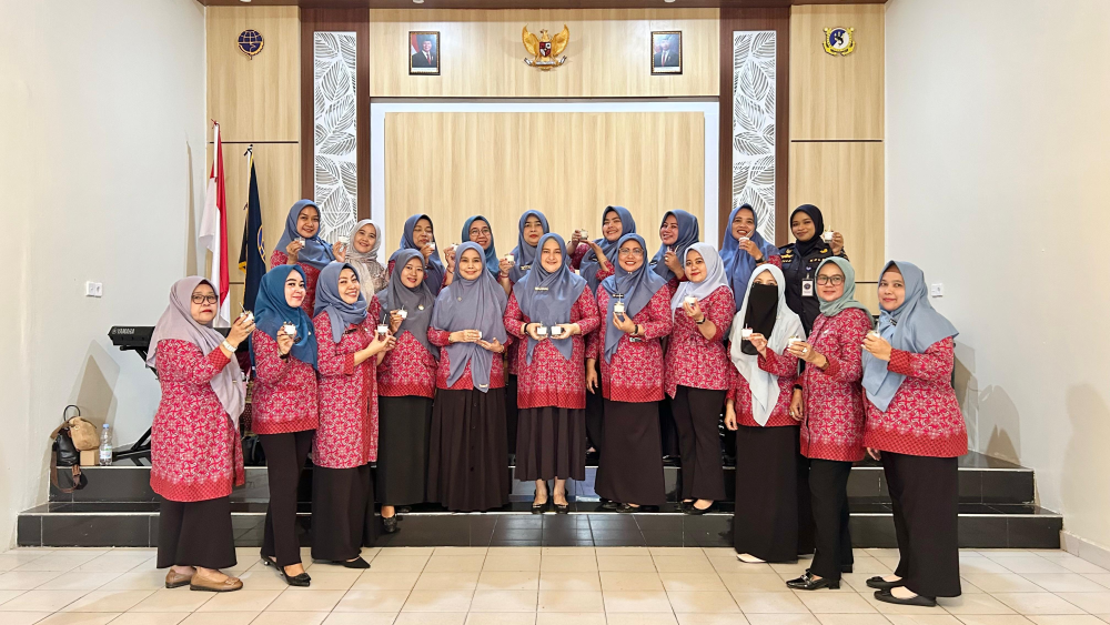 KEGIATAN MEMBUAT Scented Candle atau ilin Aromaterapi OLEH DWP KANTOR KSOP KELAS I DUMAI