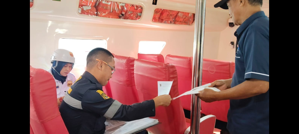 Pastikan Kelaiklautan KSOP Probolinggo Lakukan Ramp Check Kapal Penumpang di Pelabuhan Probolinggo