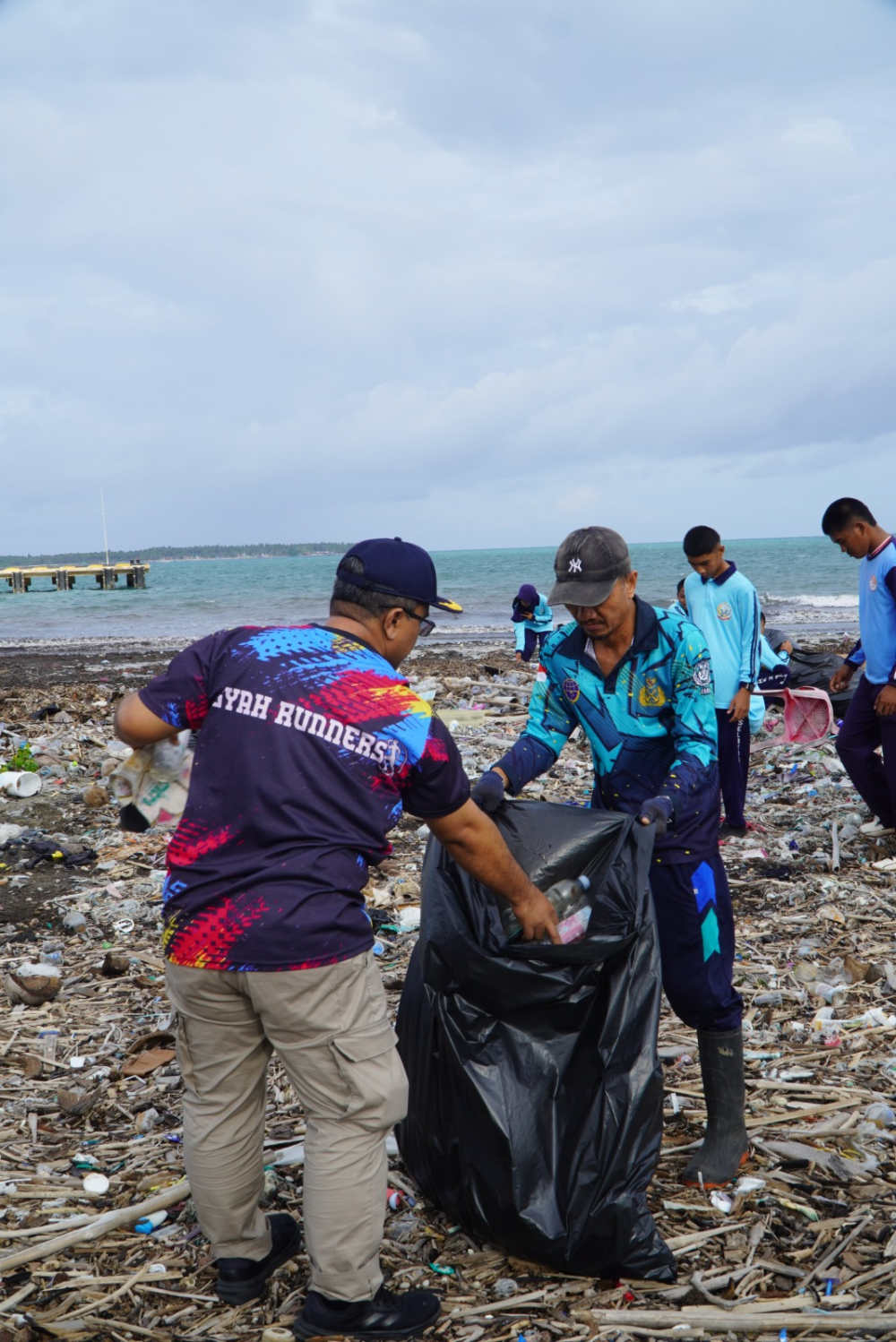 Kantor UPP Selayar Dukung Gerakan Indonesia ASRI melalui Giat Bersih Pantai