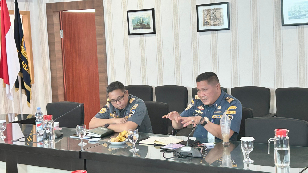 Rapat Evaluasi Kinerja Bulanan Kantor KSOP Kelas I Dumai